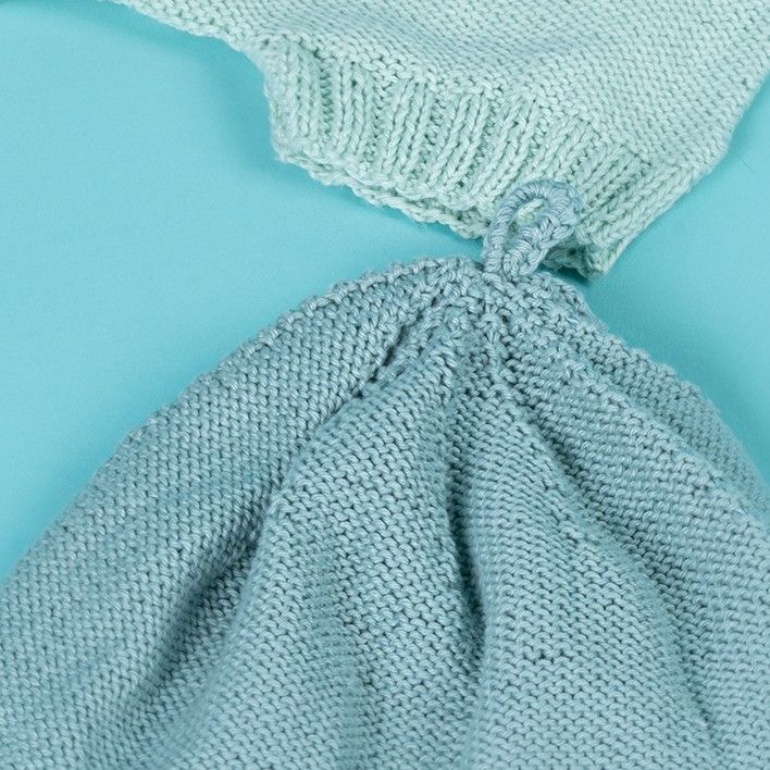 hobbii-anleitungen-sam-suss-kinderm-tze-strickanleitung-baby image 2