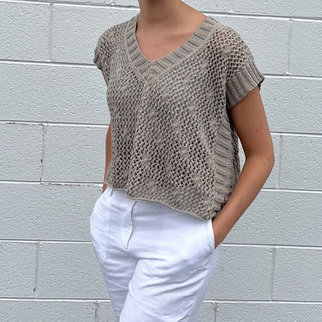 hobbii-anleitungen-sunshine-top-strickanleitung-xs-xxl-zopfmuster image 1