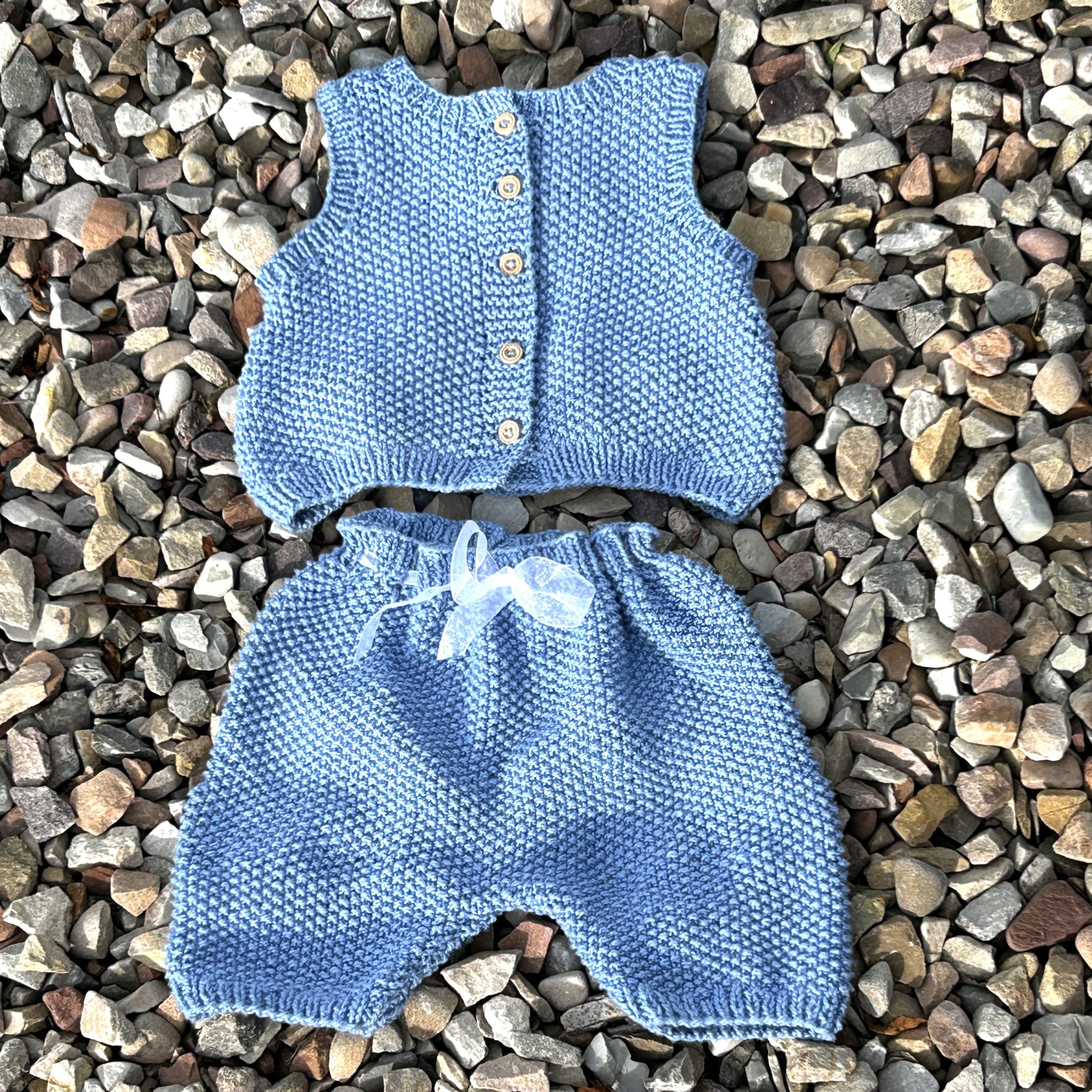 hobbii-baby-tommi-top-shorts-strickanleitung-pdf-babyset image 1