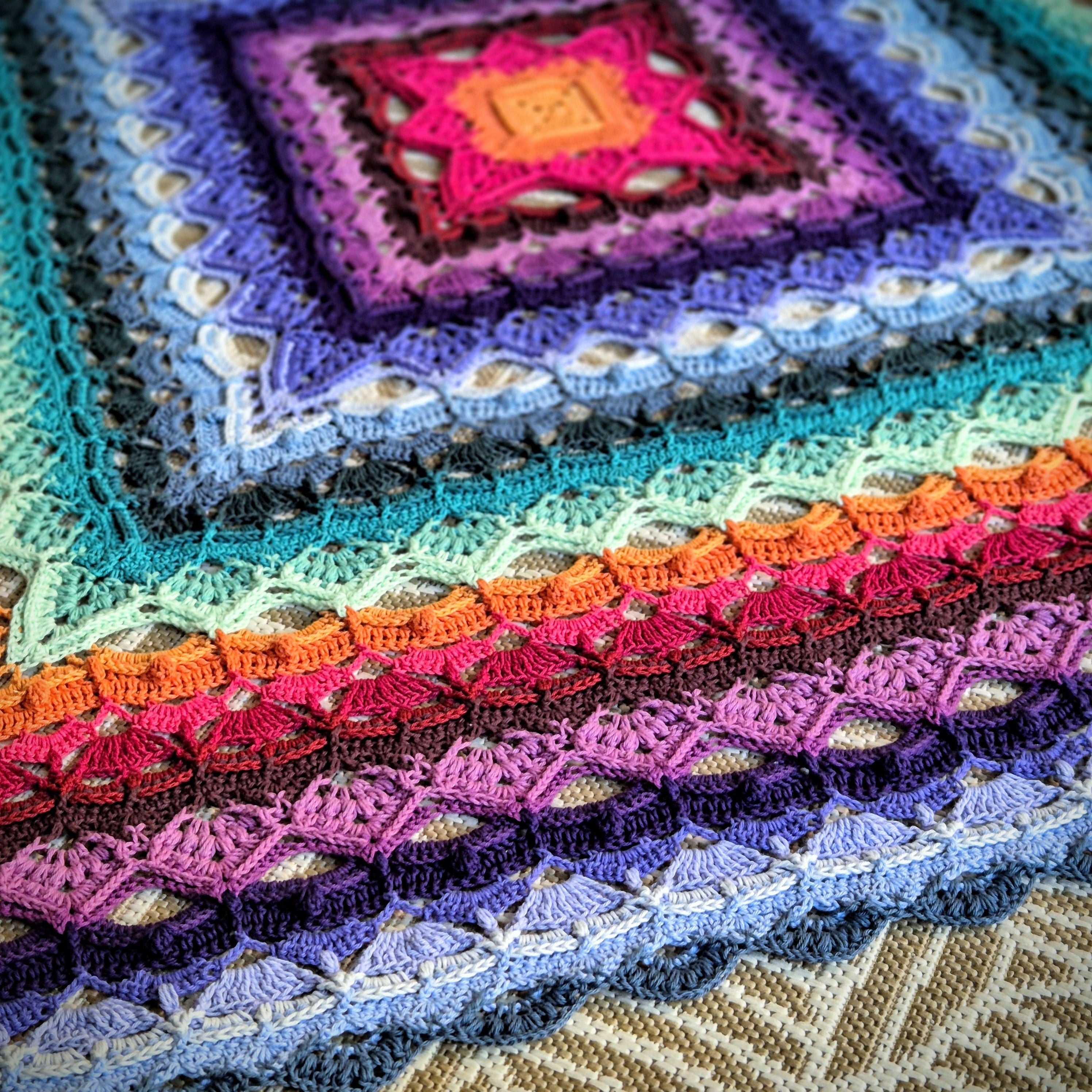 hobbii-silverneedletea-decke-h-kelanleitung-160x160-cm-3d image 5