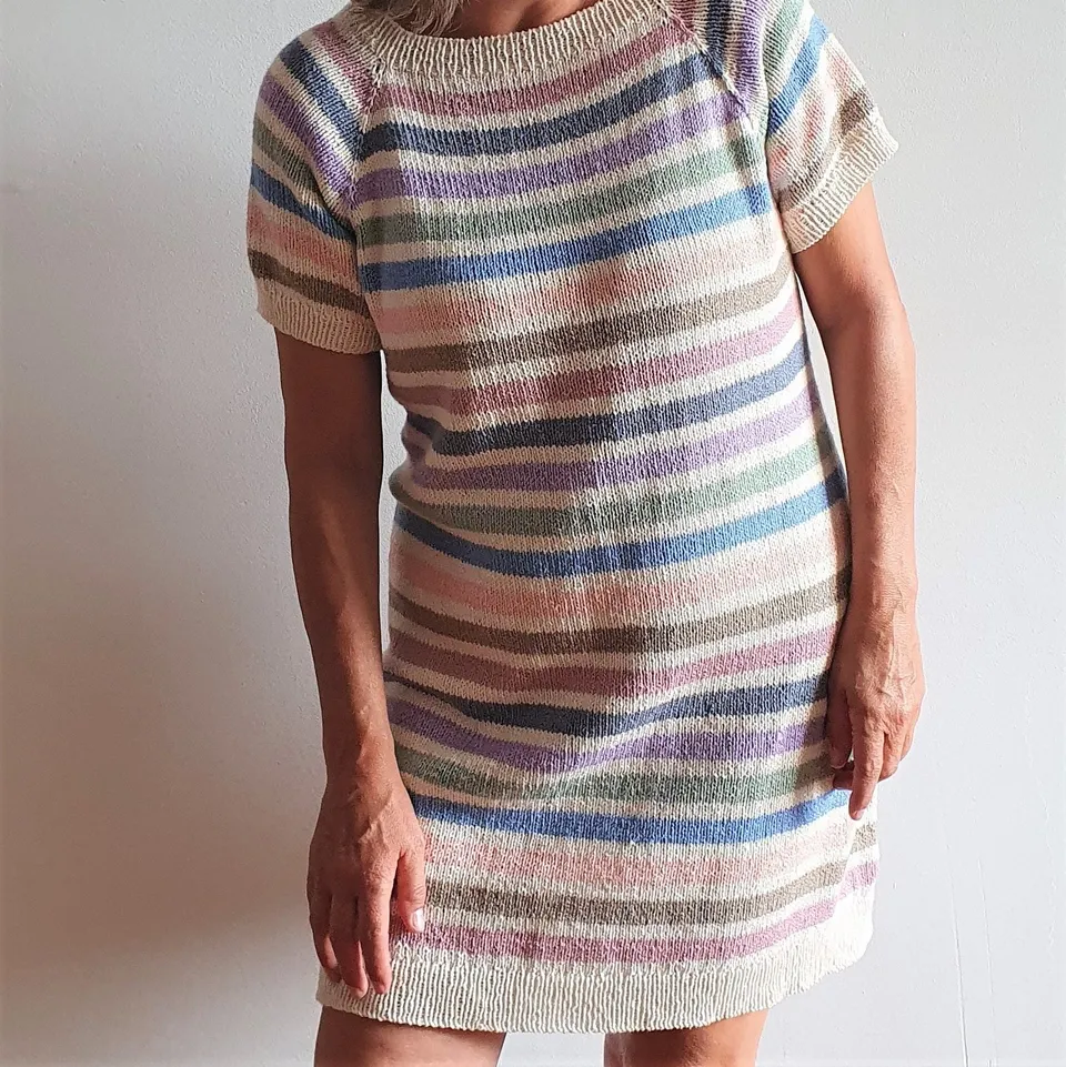 hobbii-zara-gestreiftes-kleid-strickanleitung-gr-m-2xl image 1