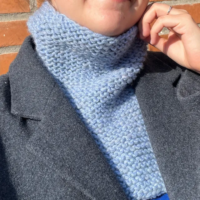 hobbii-anleitungen-ultra-easy-neck-strickanleitung-one-size-pdf image 1