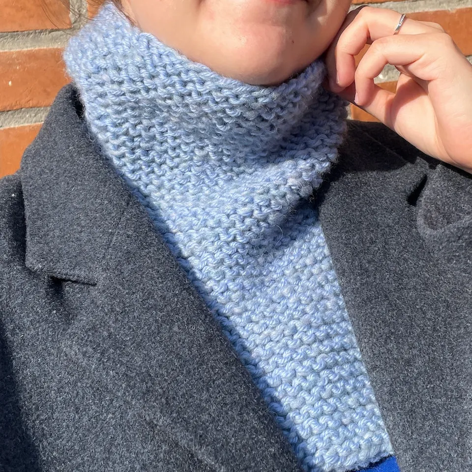 hobbii-anleitungen-ultra-easy-neck-strickanleitung-one-size-pdf image 1