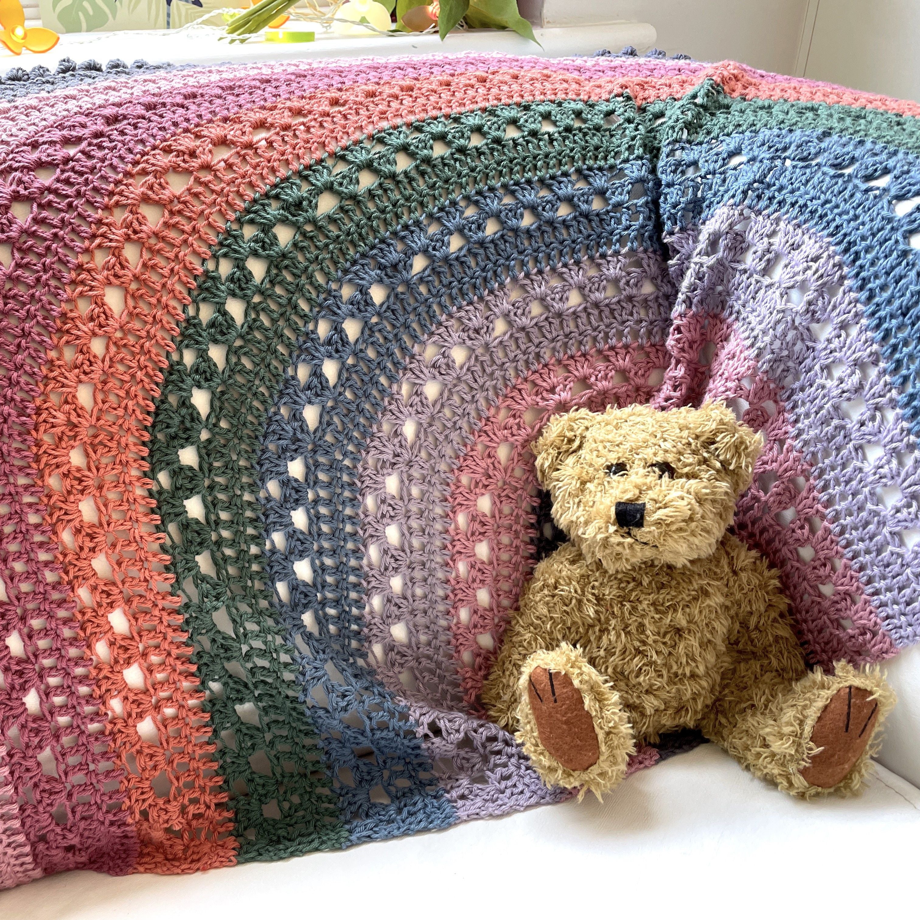hobbii-anleitungen-granny-over-the-rainbow-decke-100x70 image 3