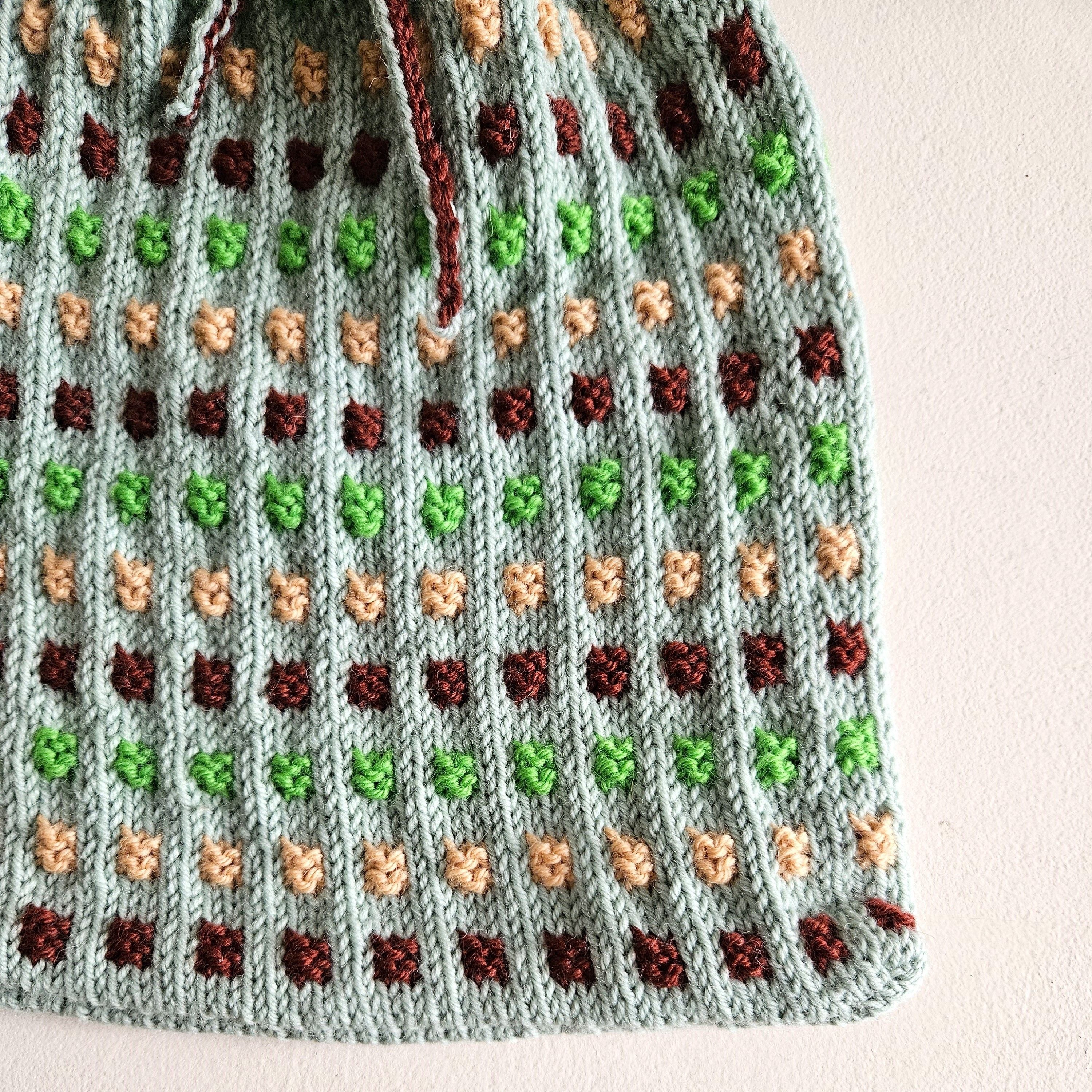hobbii-mosaik-projektbeutel-strickanleitung-s-w-rfelmuster image 4