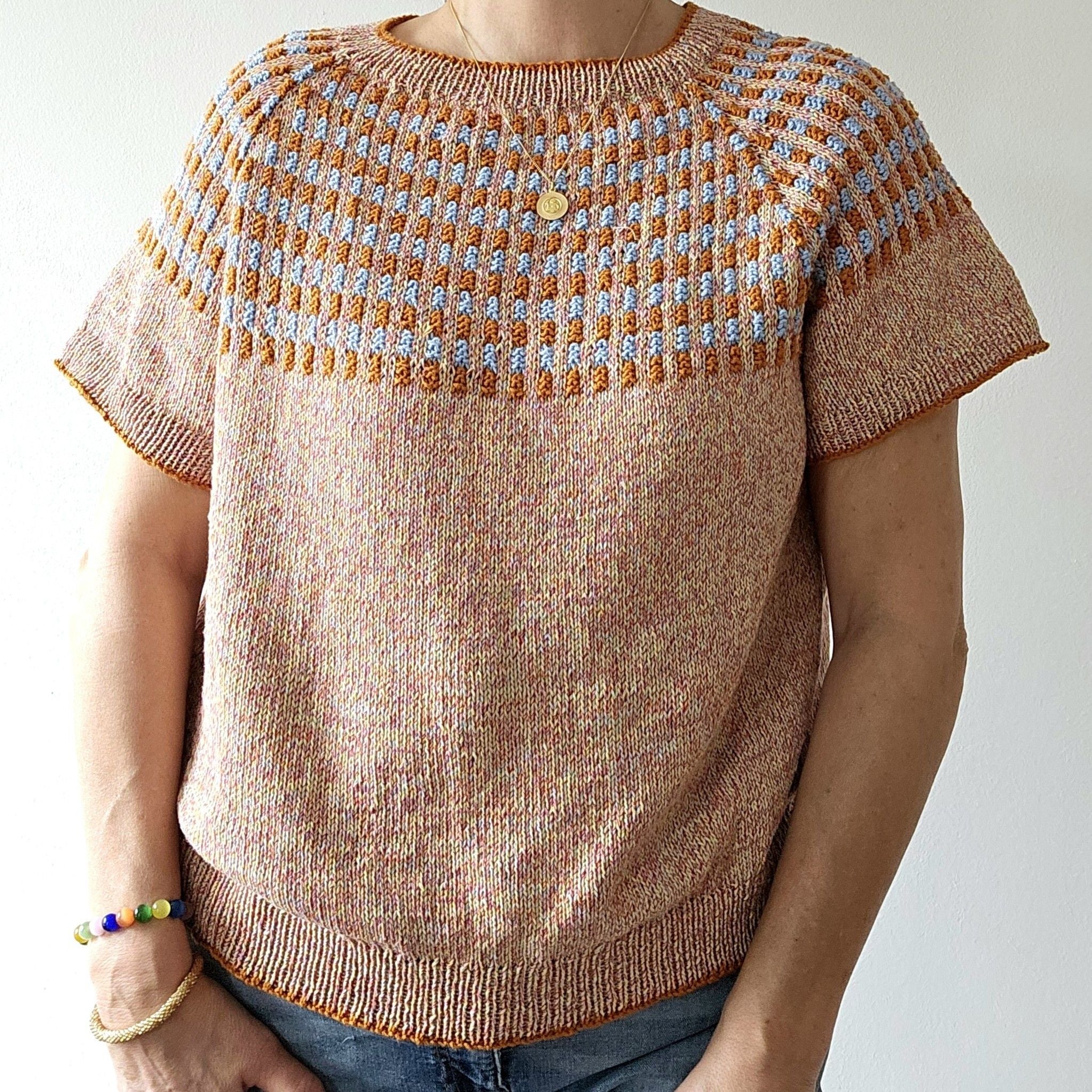 hobbii-sommer-i-byen-t-shirt-strickanleitung-pdf-passe image 3