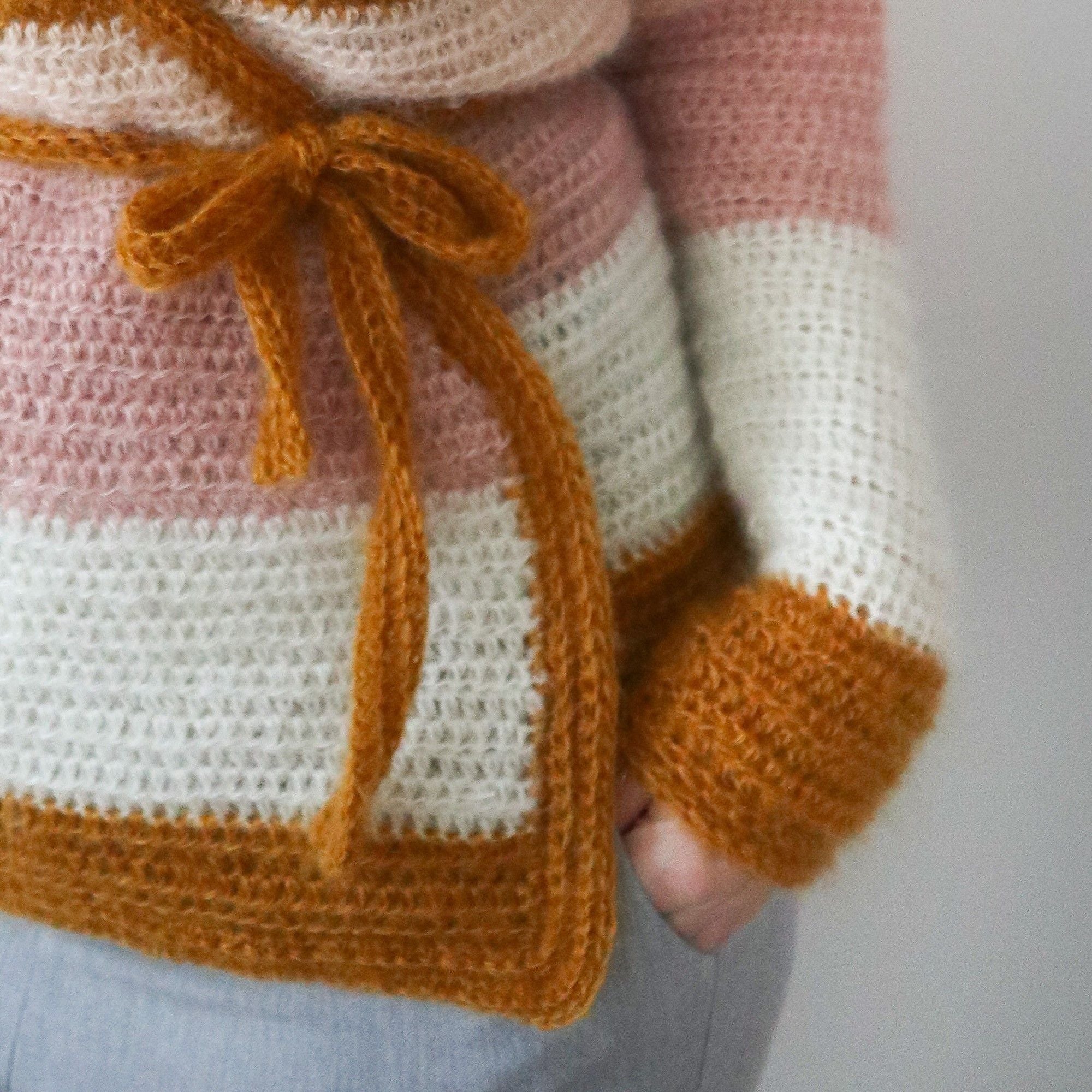 hobbii-anleitungen-cherry-blossom-wickeljacke-strickanleitung image 5