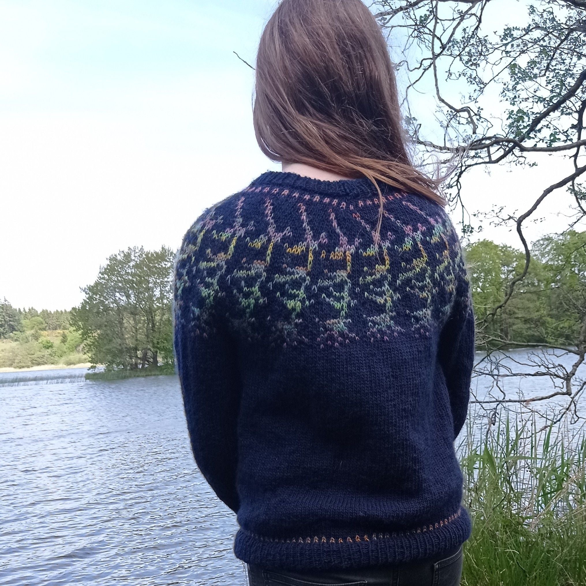 hobbii-cynara-strickanleitung-pullover-winter-glow-gr-m image 2
