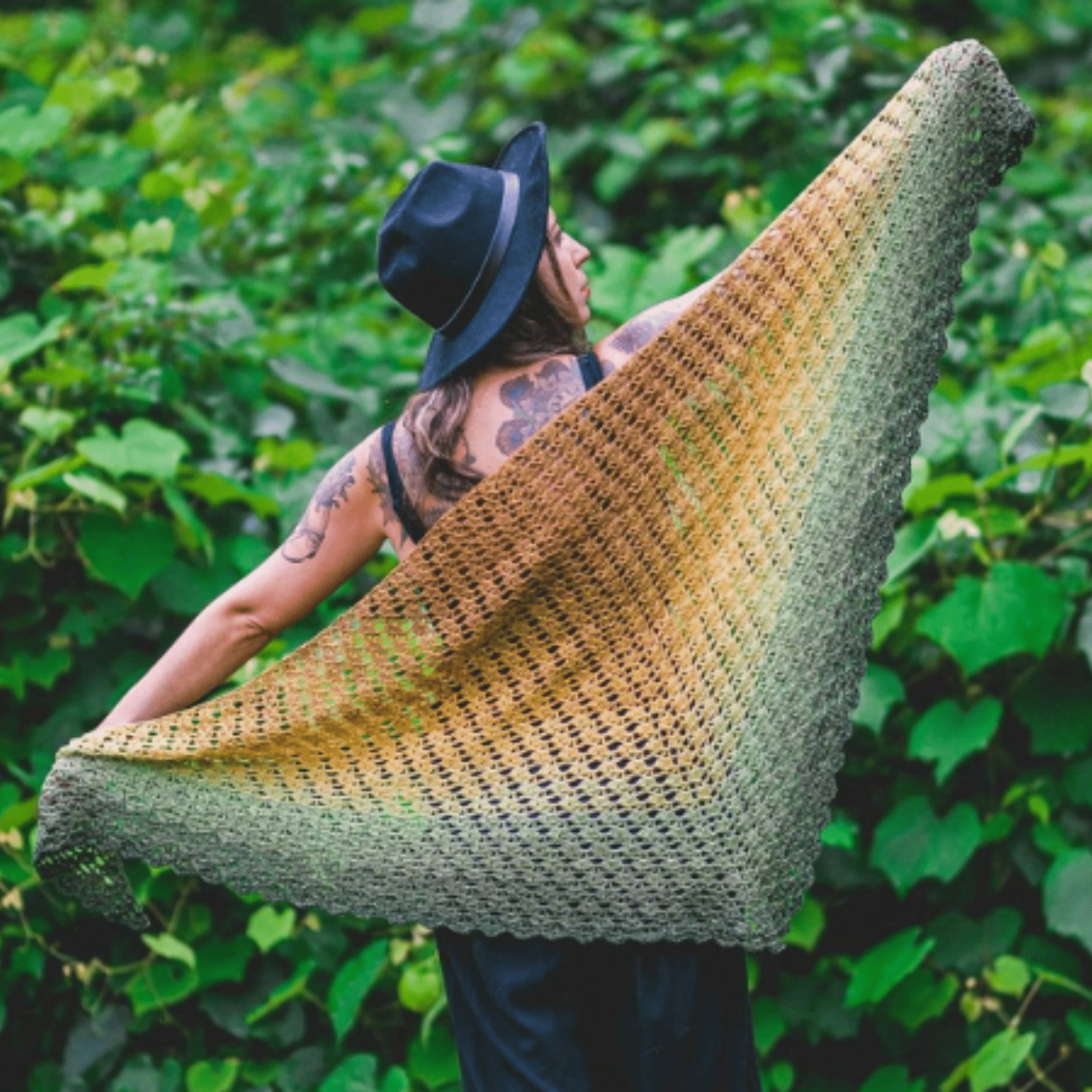 hobbii-anleitungen-brynn-tuch-strickanleitung-standard-oversized image 1