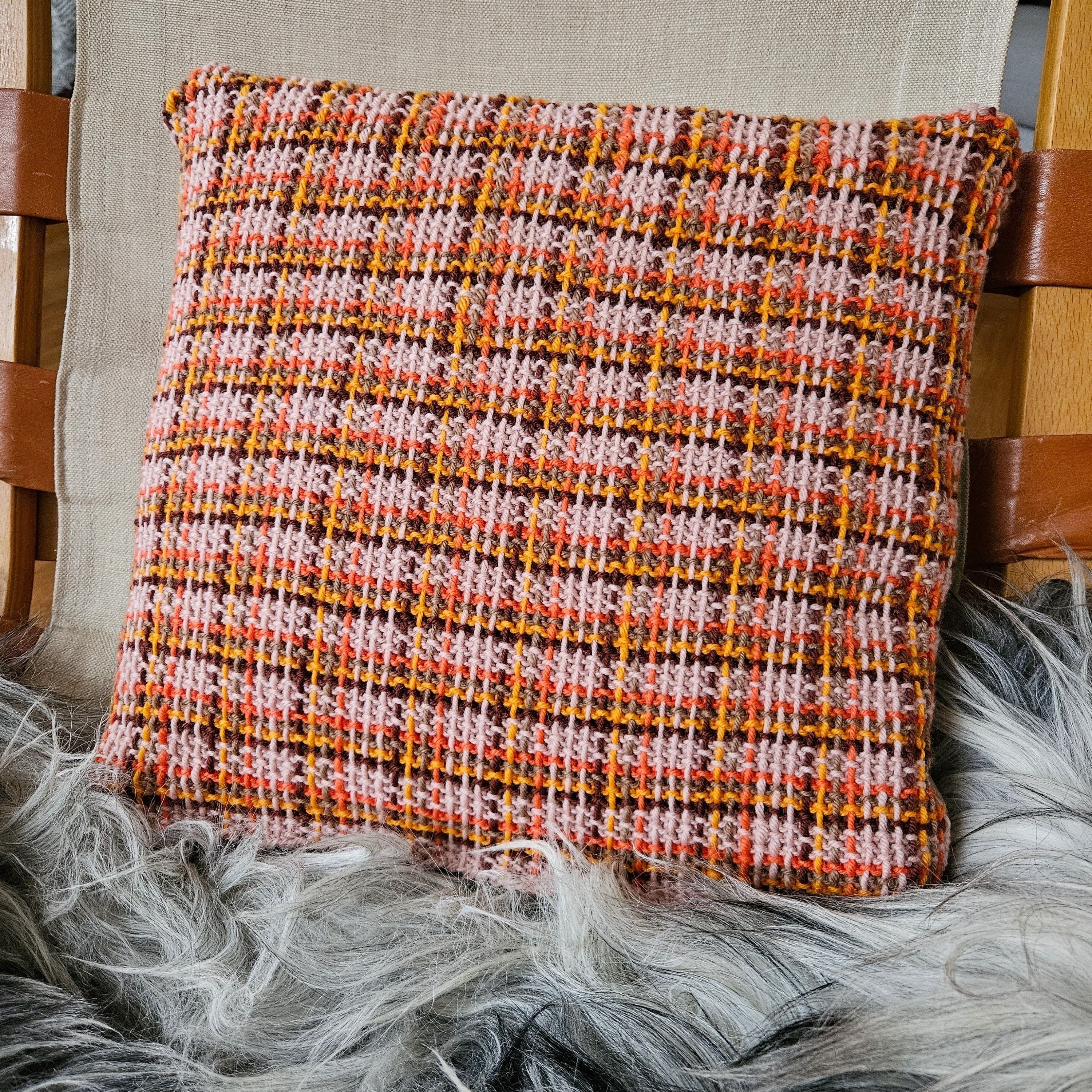 hobbii-anleitungen-tartan-3-kissen-strickanleitung-42x42-cm-karos image 1
