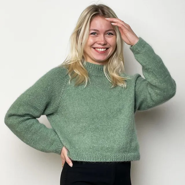 hobbii-anleitungen-sandy-pullover-strickanleitung-gr-e-s-taillenkurz image 1