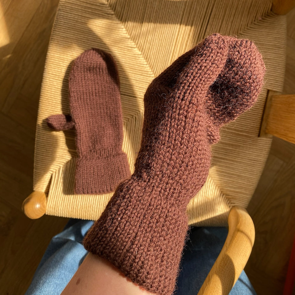 hobbii-anleitungen-easy-basic-mittens-strickanleitung-s-m-anf-nger image 1