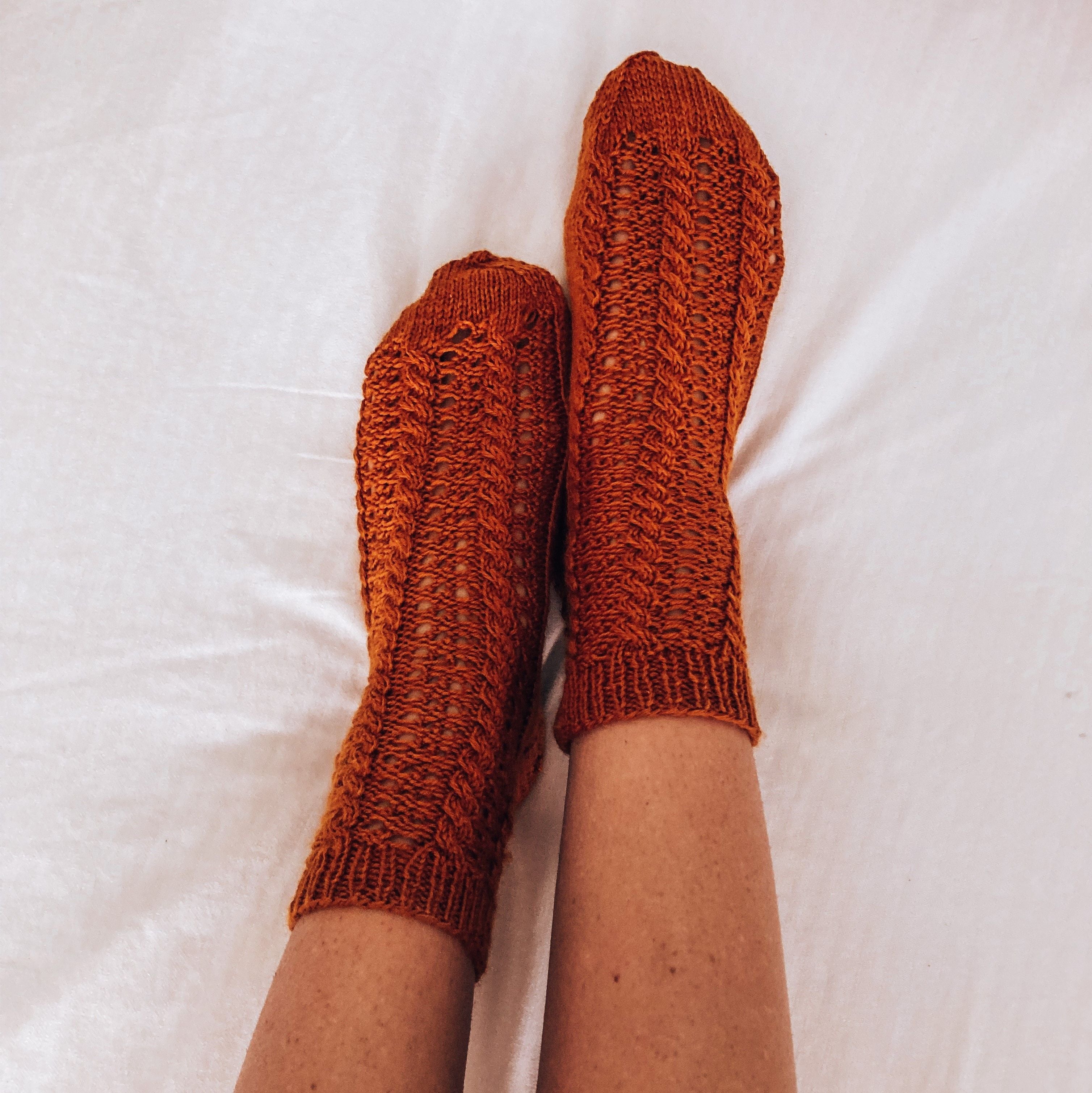 hobbii-anleitungen-twist-me-socks-socken-strickanleitung-36-43 image 2