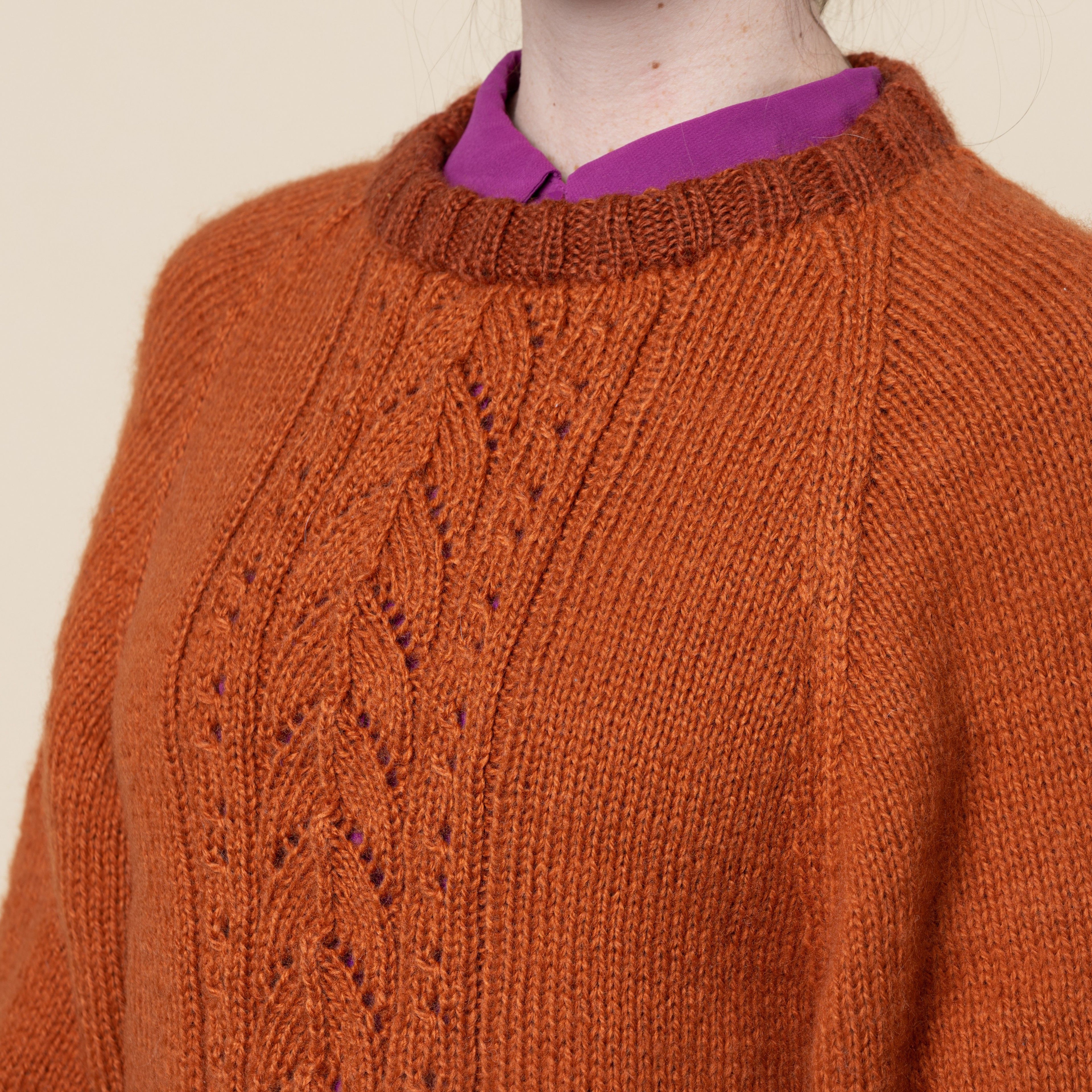hobbii-fluffy-freya-pullover-strickanleitung-xs-3xl-lochmuster image 4