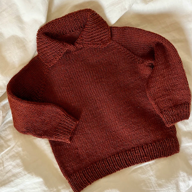 hobbii-easy-polo-sweater-baby-strickanleitung-0-2-monate-polo-kragen image 1