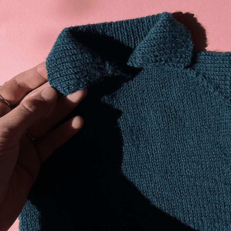 hobbii-anleitungen-easy-polo-tee-baby-strickanleitung-0-2-monate image 2
