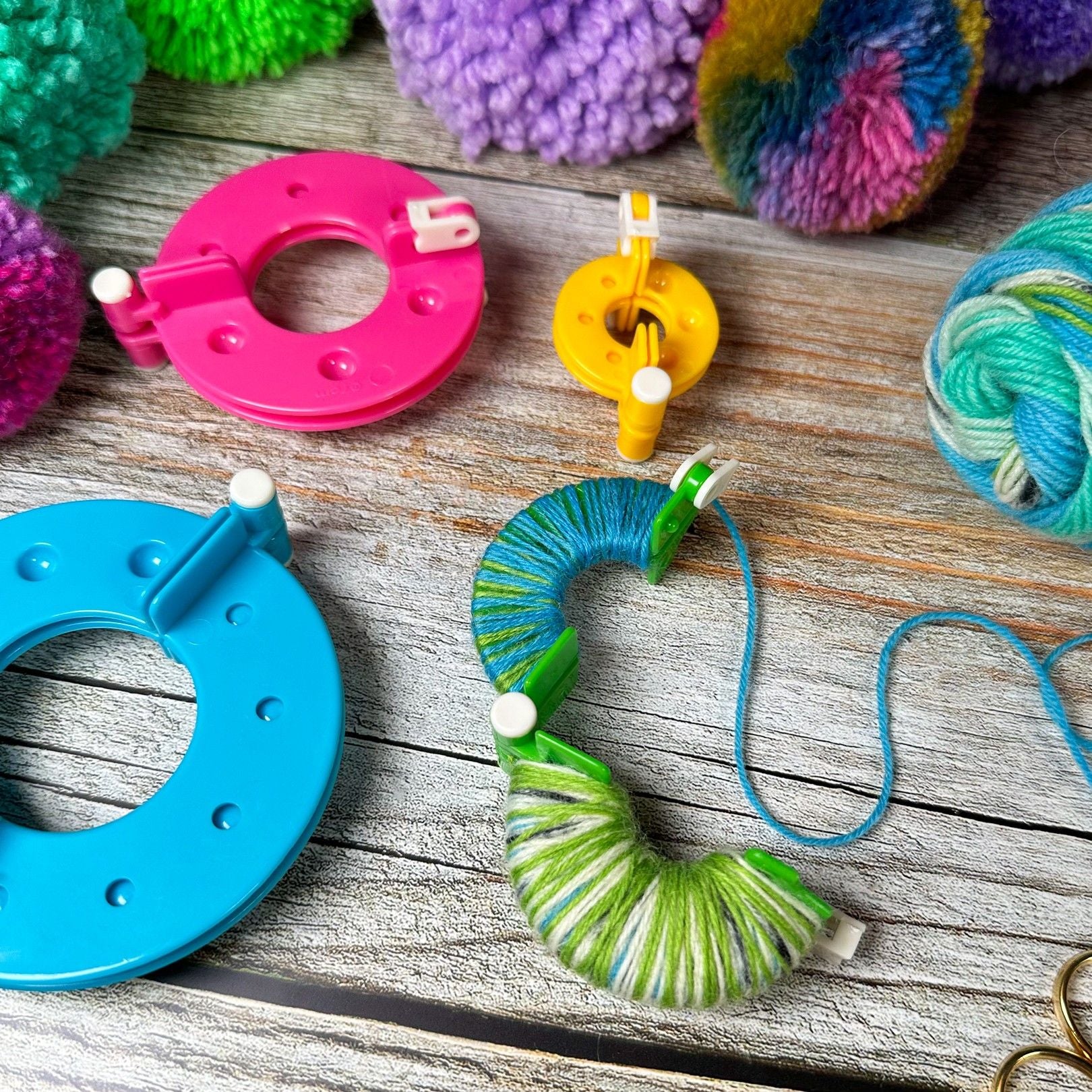 hobbii-hoop-pompon-maker-set-4-gr-en-one-size image 4