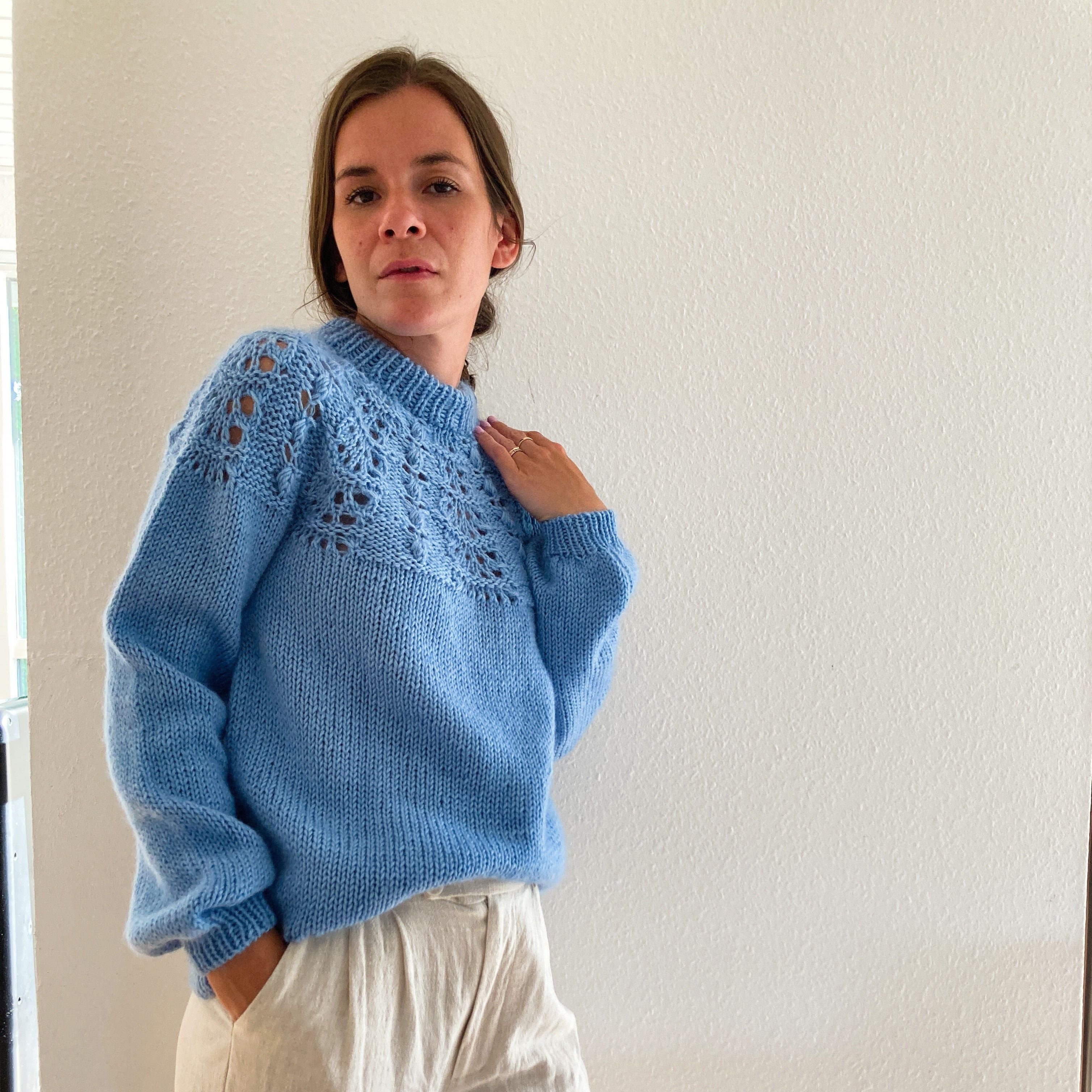 hobbii-spring-waves-pullover-strickanleitung-pdf-rundpasse image 4