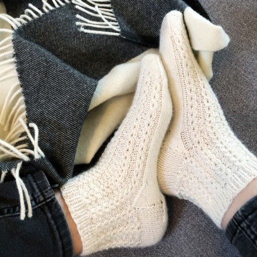 hobbii-forest-lace-socken-strickanleitung-spitze-36-43 image 1