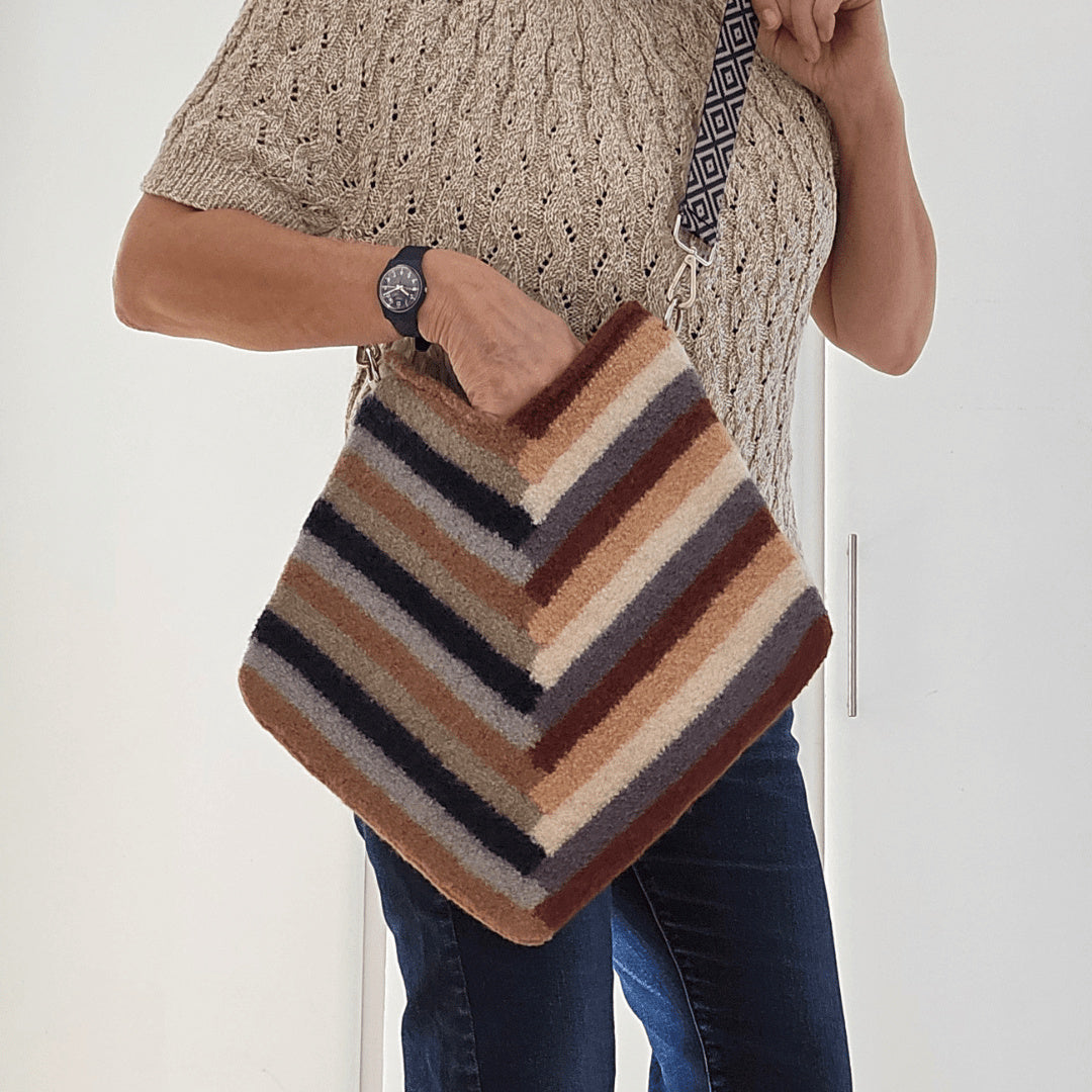 hobbii-anleitungen-layer-on-layer-tasche-strickanleitung-filz image 2
