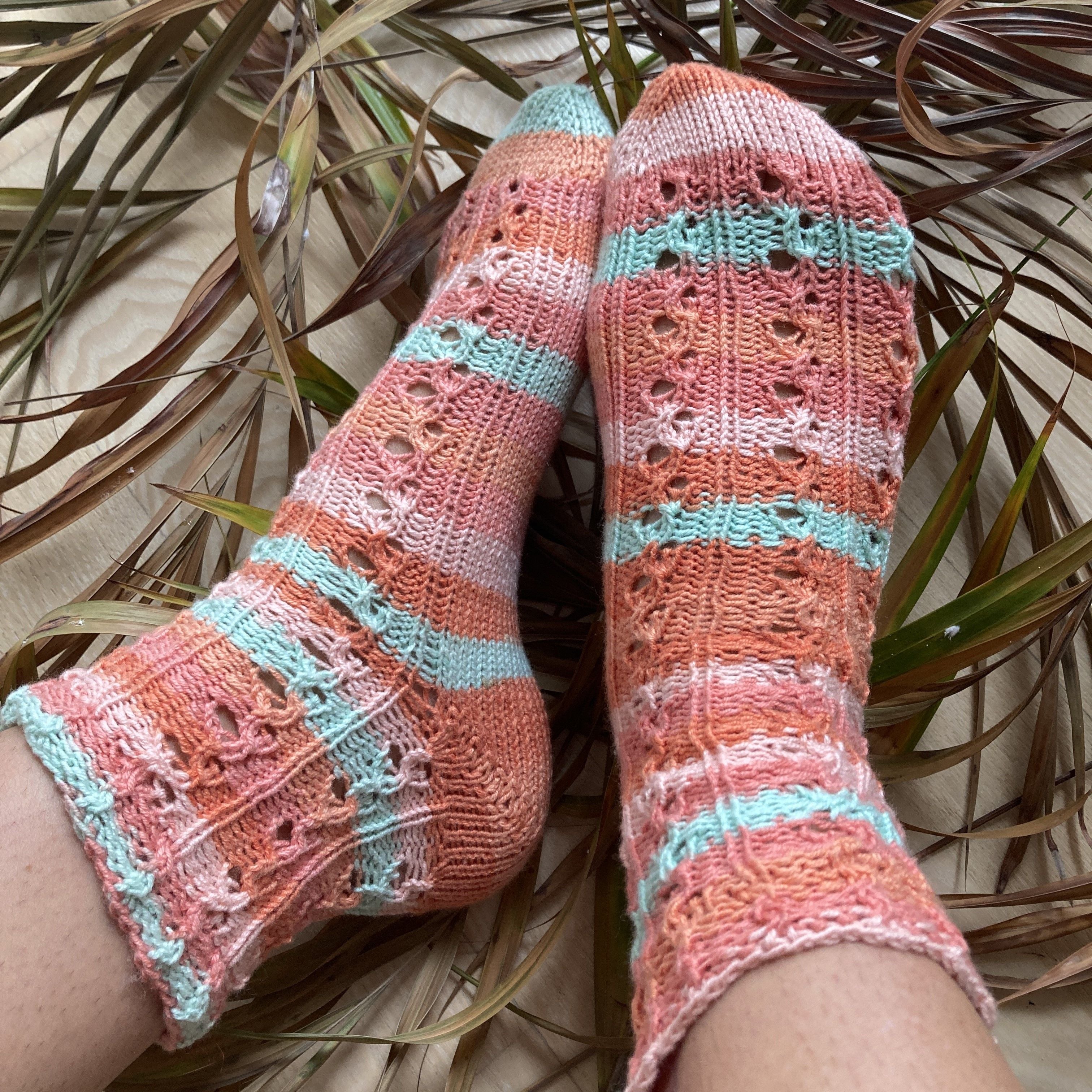 hobbii-golden-harvest-socken-strickanleitung-pdf-eu-36-43 image 1