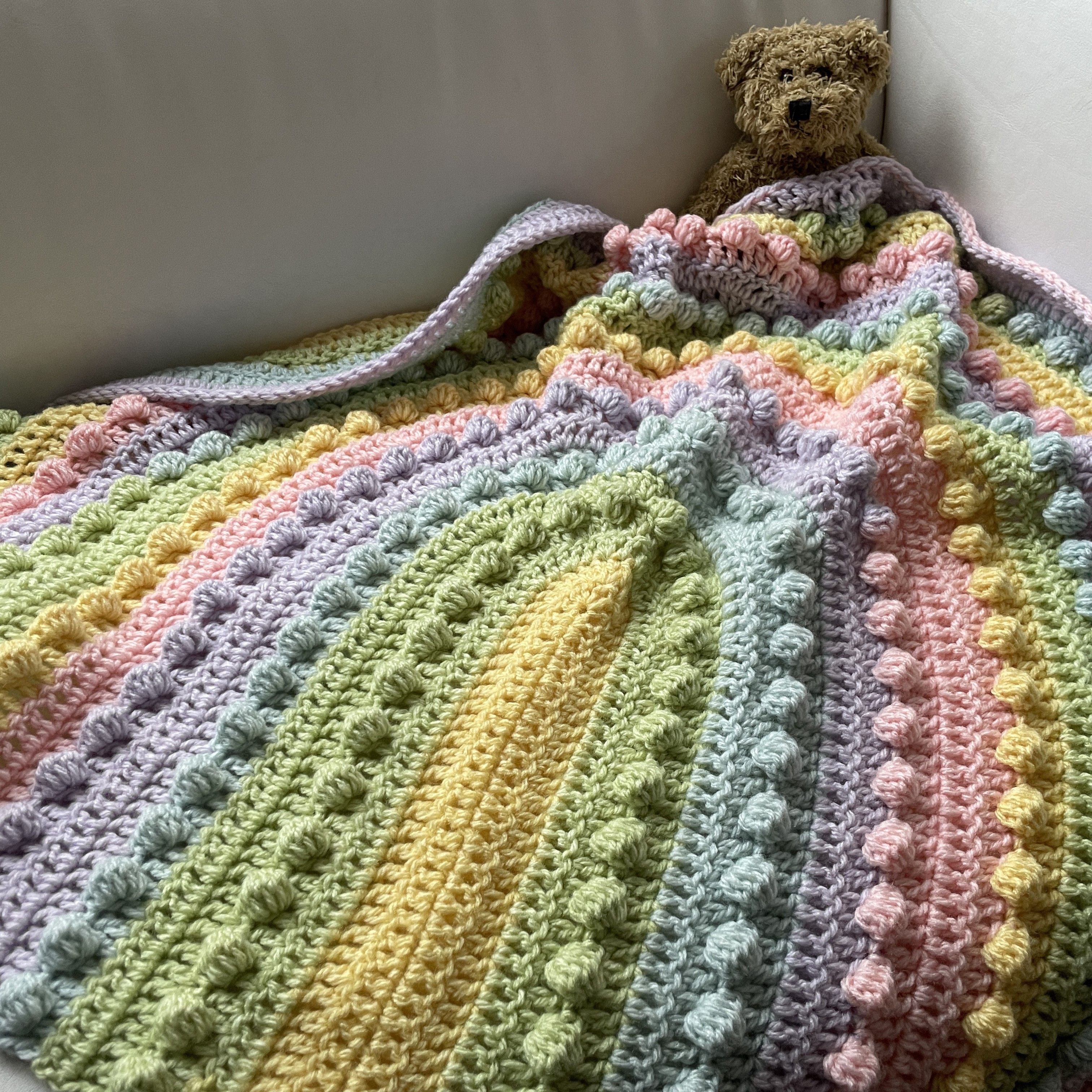 hobbii-anleitungen-lollipop-rainbow-decke-h-kelanleitung-babydecke image 5