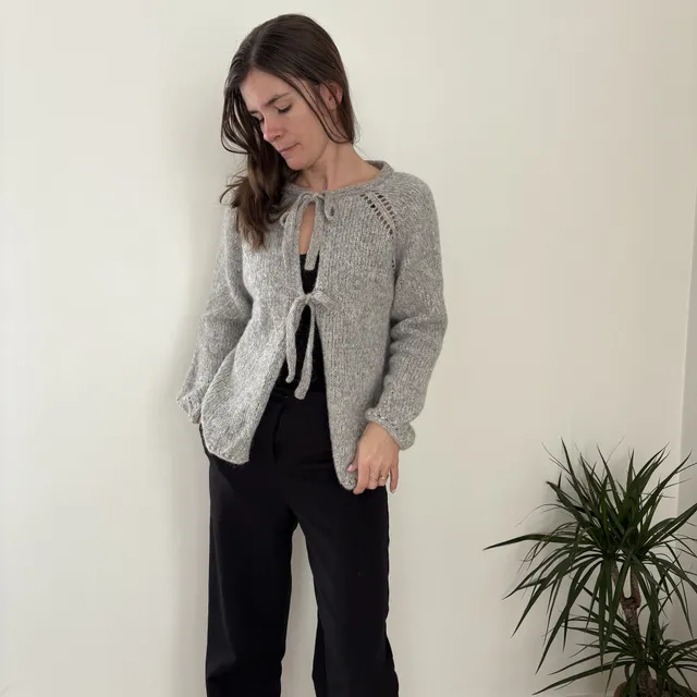 hobbii-willow-bow-cardigan-strickanleitung-pdf-oversized image 1