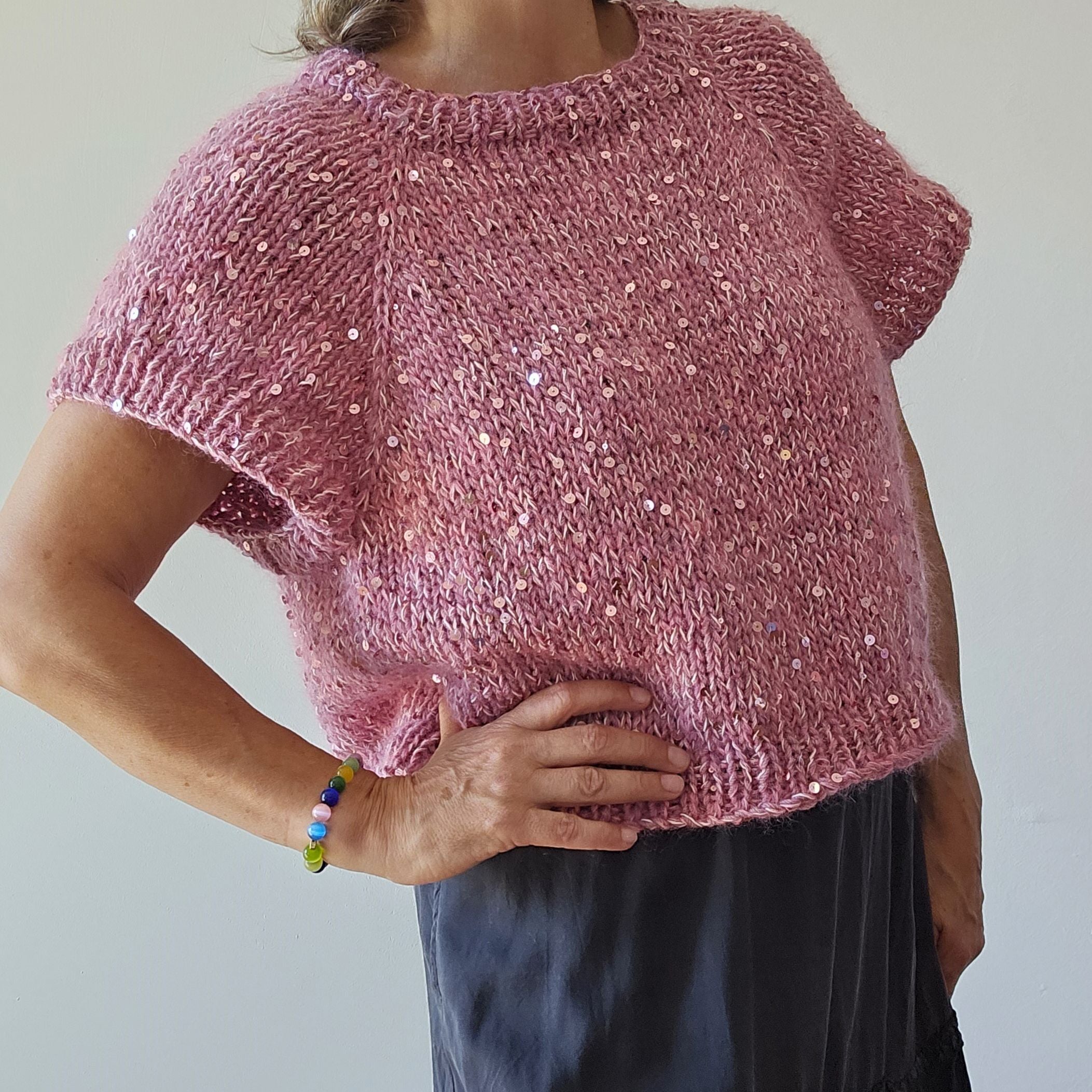 hobbii-louisa-pullunder-strickanleitung-xs-xxl-pailletten image 2