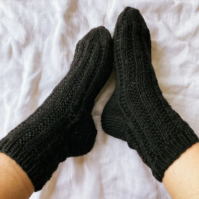 hobbii-forest-comfy-socks-socken-strickanleitung-pdf-36-43 image 1
