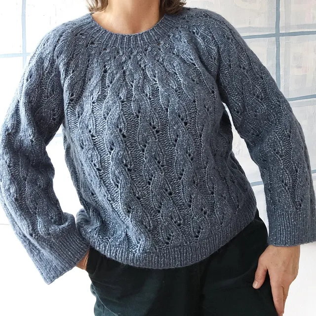 hobbii-bl-de-sving-pullover-strickanleitung-pdf-lochmuster image 1