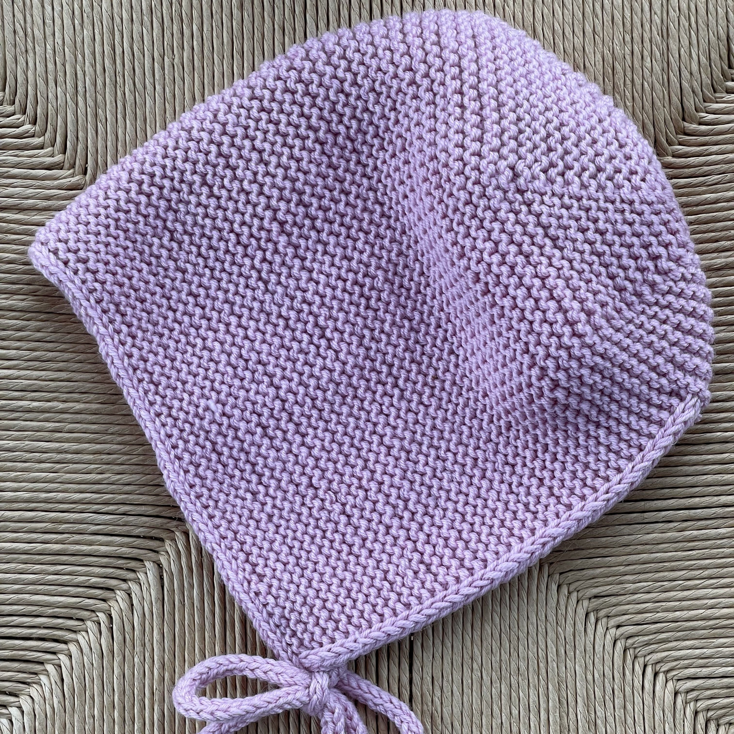 hobbii-anleitungen-ultra-easy-bonnet-strickanleitung-babym-tze-0-2-monate image 1