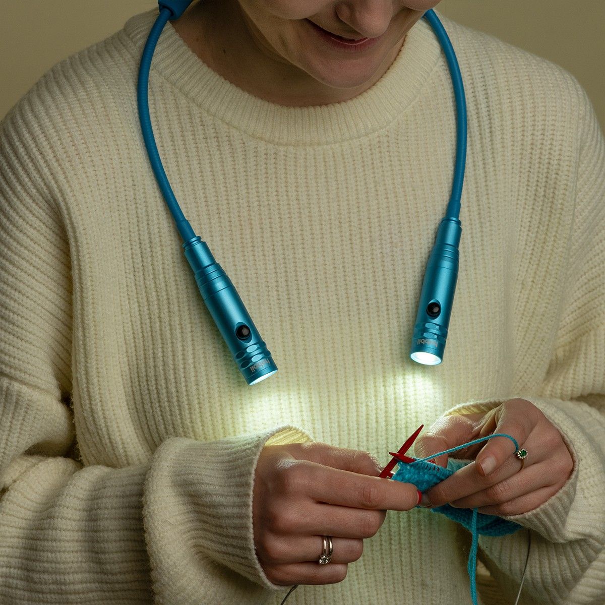 hobbii-umh-ngelampe-deluxe-nackenlampe-blau-60-cm-led image 6
