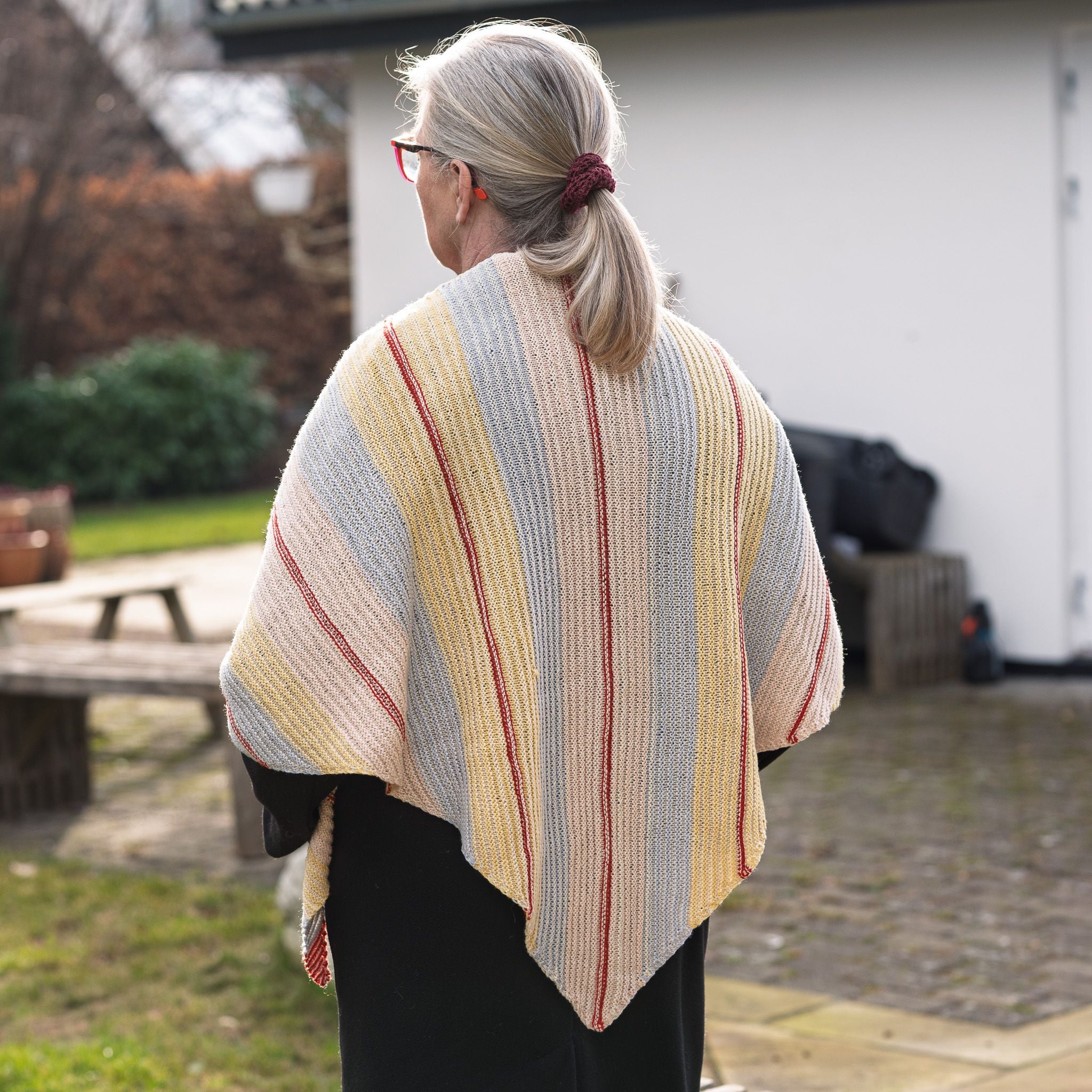 hobbii-sisters-shawl-tuch-strickanleitung-one-size-leicht image 2