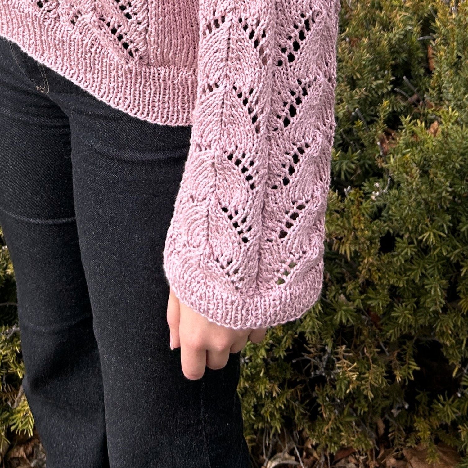hobbii-sissela-pullover-strickanleitung-xs-xxxl-lochmuster image 4