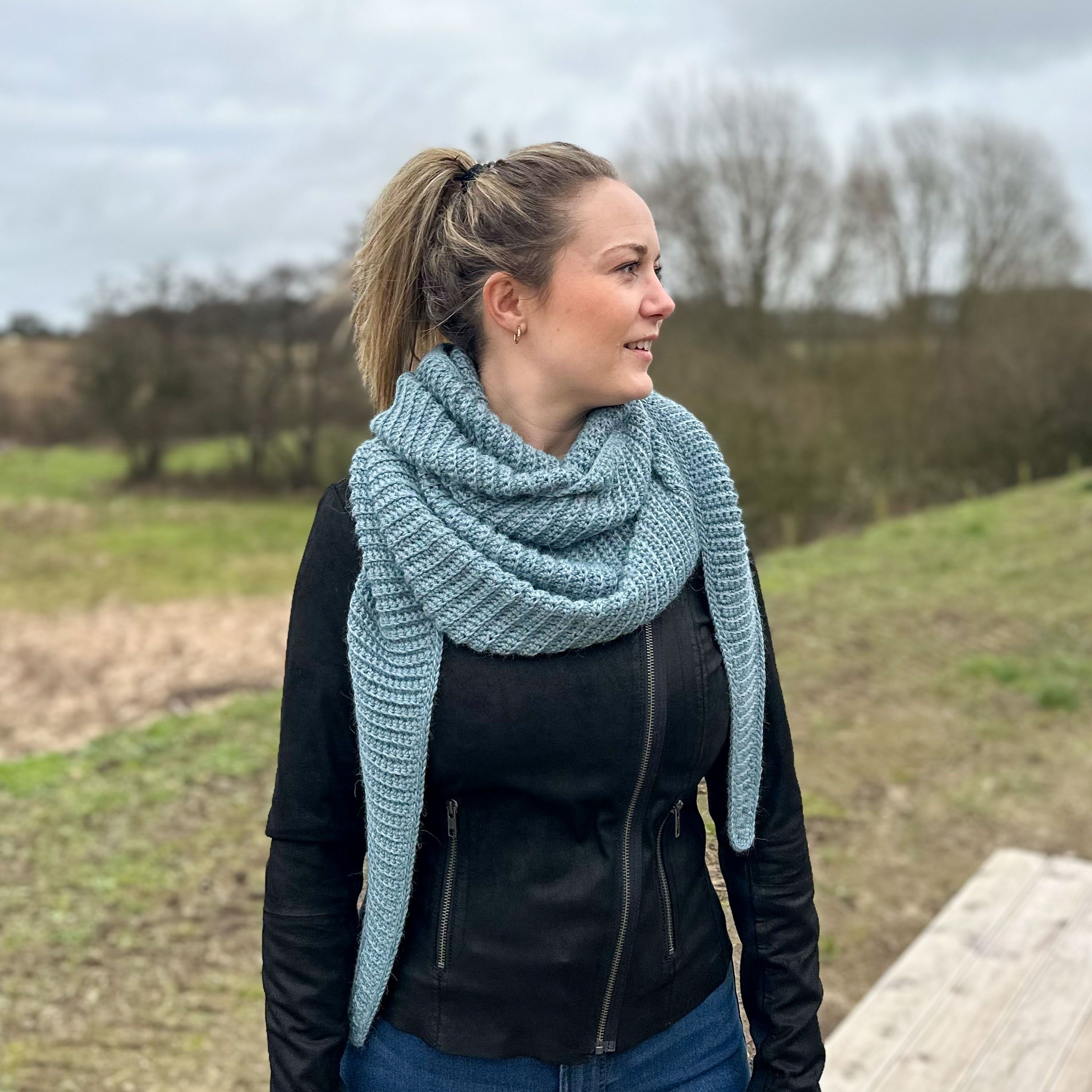 hobbii-simple-big-scarf-schal-strickanleitung-kuschelig image 5