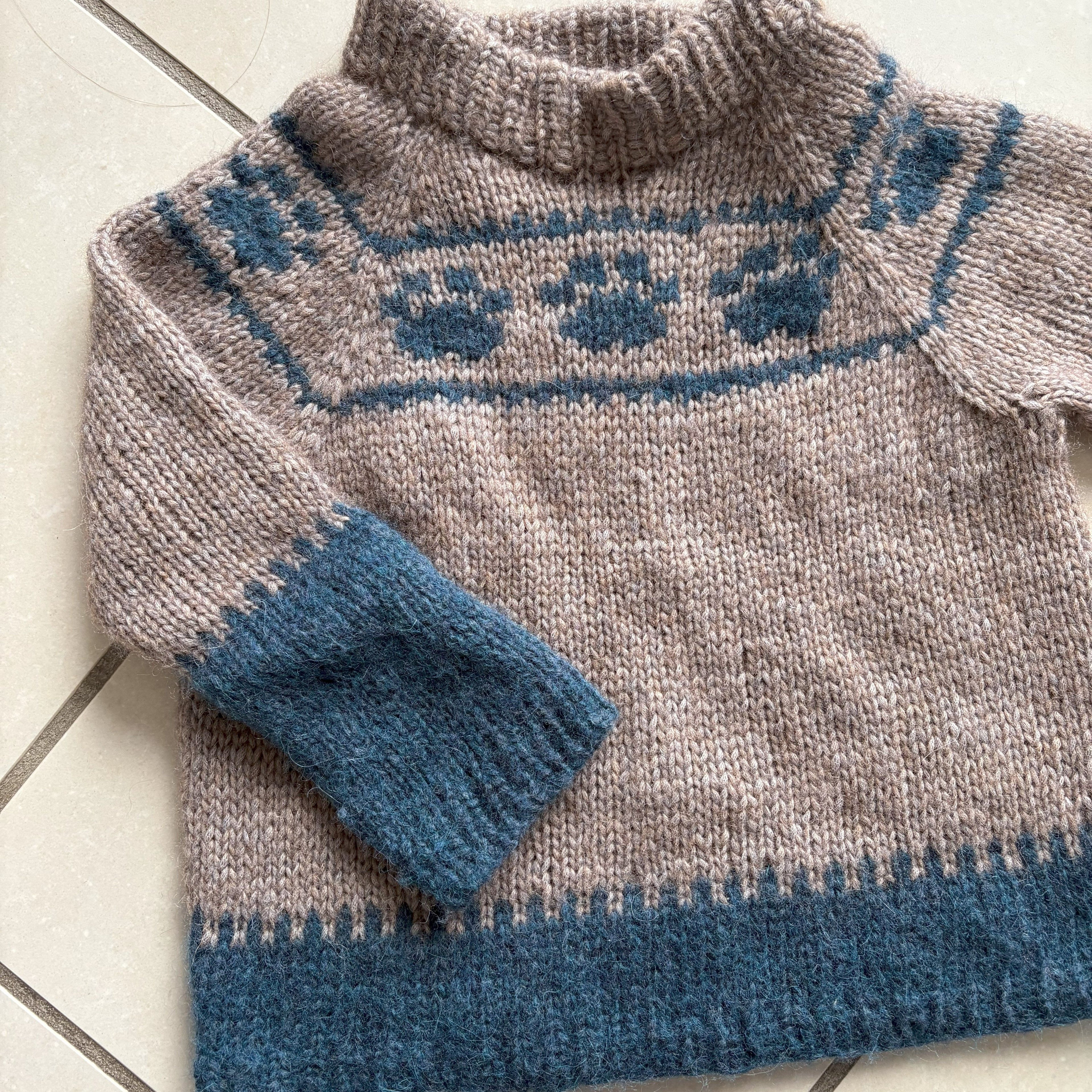 hobbii-anleitungen-wild-paws-kinderpullover-strickanleitung-3-4-j image 6