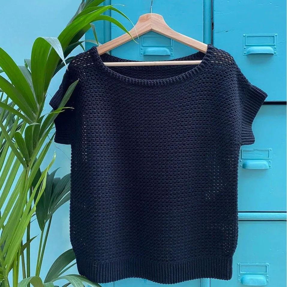 hobbii-anleitungen-flow-tee-t-shirt-strickanleitung-xs-3xl-sommer image 1