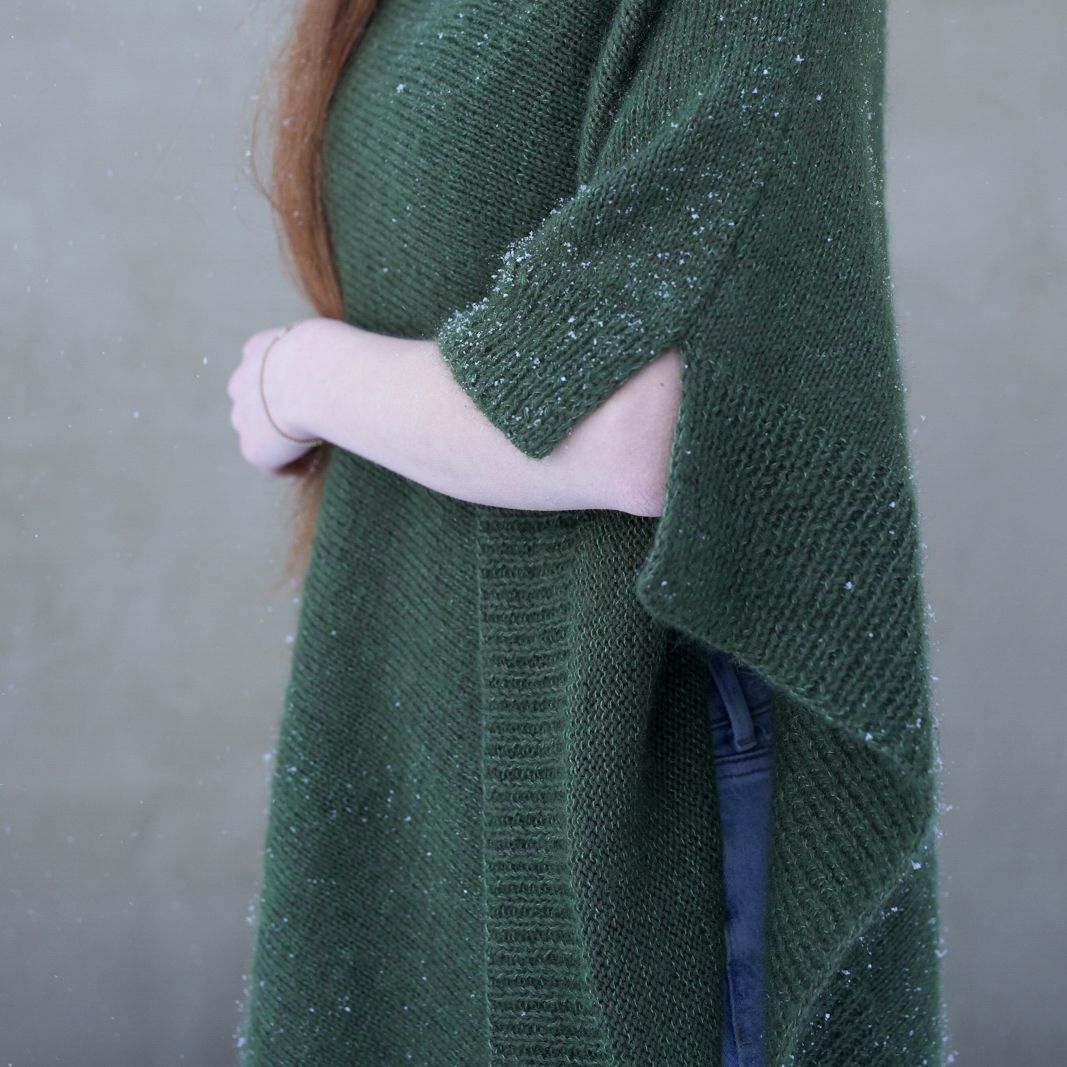 hobbii-soft-amber-poncho-strickanleitung-asymmetrisch image 3
