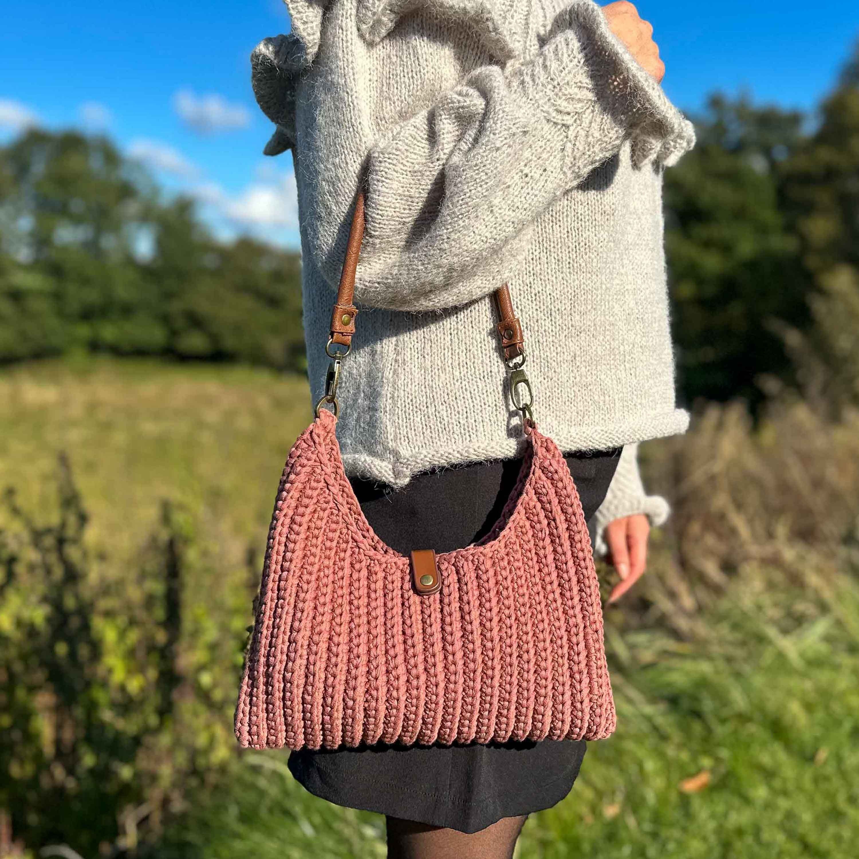 hobbii-anleitungen-amelia-handtasche-strickanleitung-one-size-hobo image 2