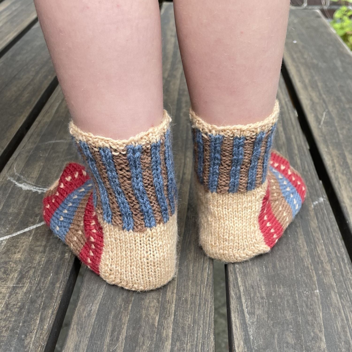 hobbii-cirkus-kindersocken-strickanleitung-pdf-0-10-jahre image 2
