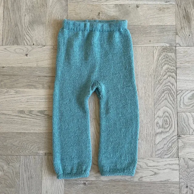 hobbii-casey-babyhose-strickanleitung-gr-1-jahr-waschbar image 1