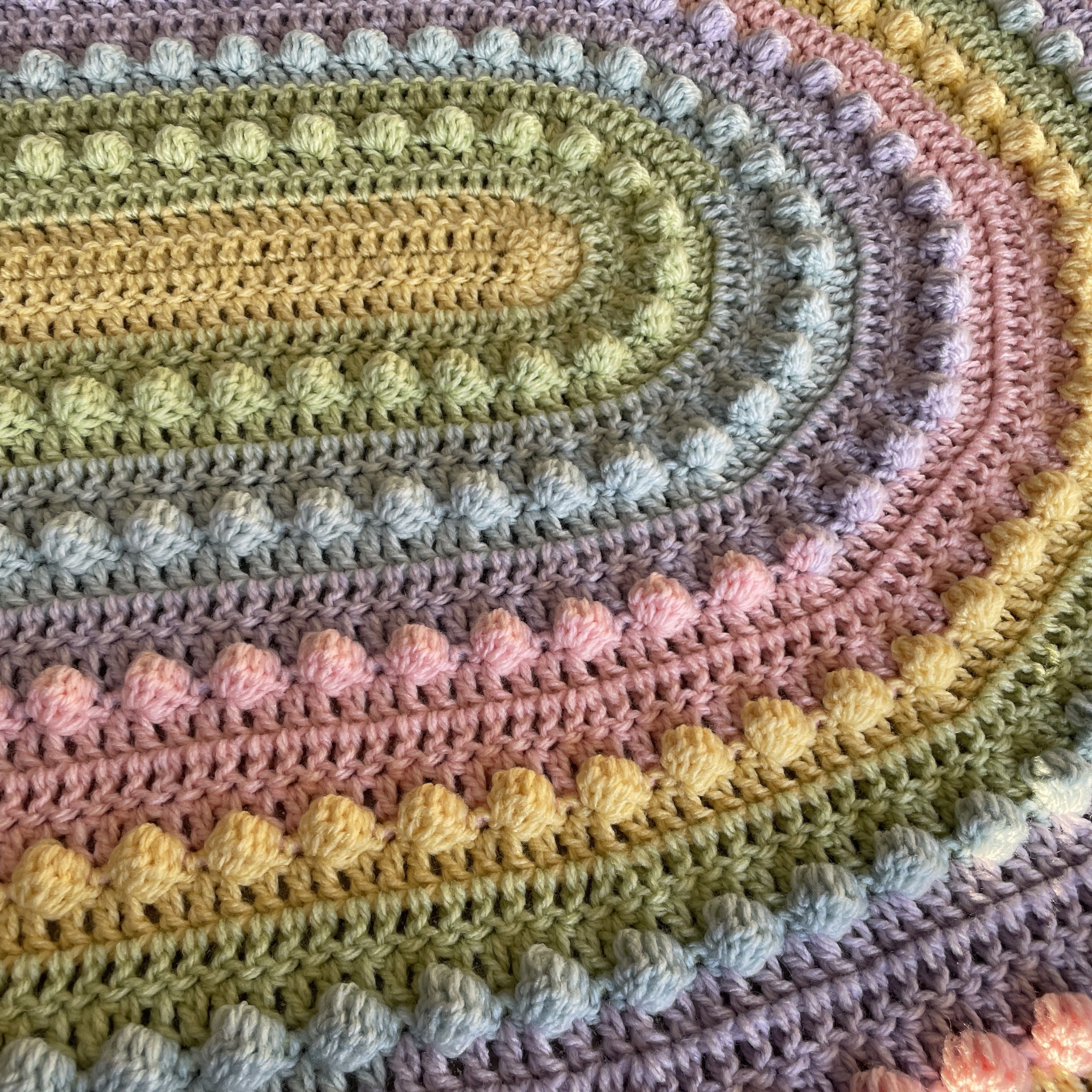 hobbii-anleitungen-lollipop-rainbow-decke-h-kelanleitung-babydecke image 3