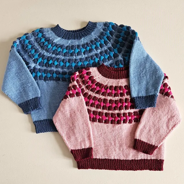 hobbii-letmatrosen-strickanleitung-kinderpullover-6-j-noppen image 1