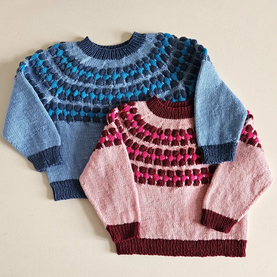 hobbii-letmatrosen-strickanleitung-kinderpullover-6-j-noppen image 1