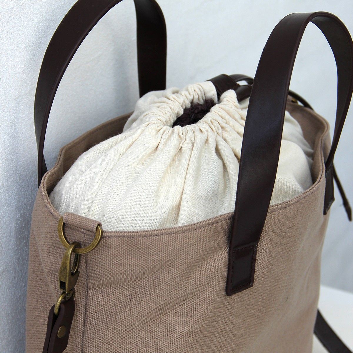hobbii-schultertasche-garn-canvas-tasche-braun-38-5-cm image 4