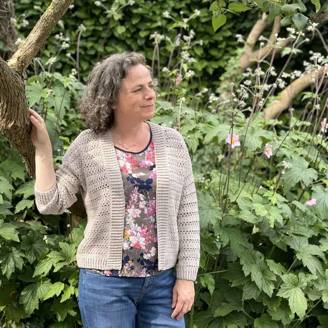 hobbii-anleitungen-lena-s-cardigan-h-kelanleitung-xs-3xl image 1