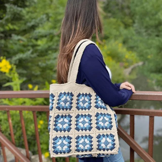 hobbii-anleitungen-stevie-tote-h-keltasche-granny-squares-one-size image 1
