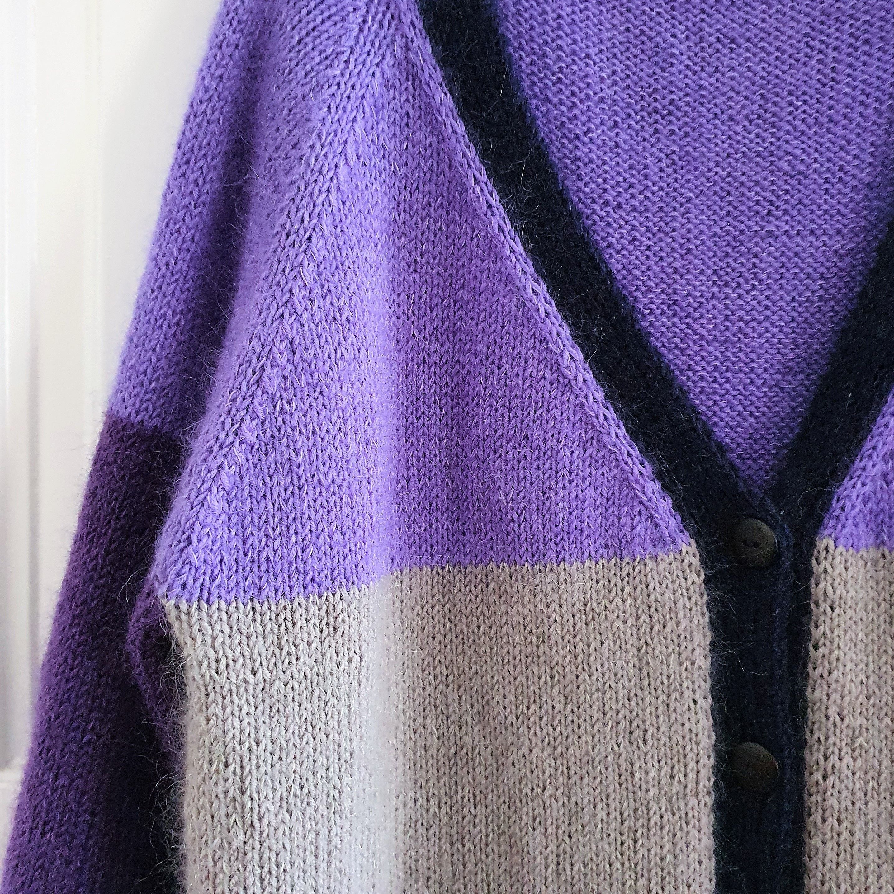 hobbii-brede-striber-cardigan-strickanleitung-pdf-streifen image 4
