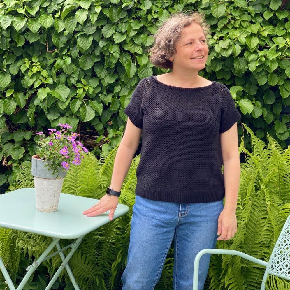 hobbii-anleitungen-flow-tee-t-shirt-strickanleitung-xs-3xl-sommer image 2