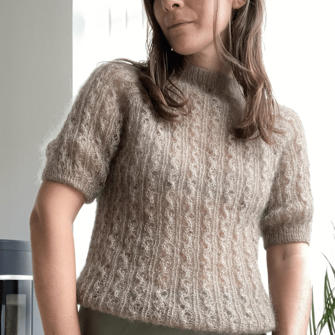 hobbii-golden-harvest-kurzarm-pullover-strickanleitung-loch image 1